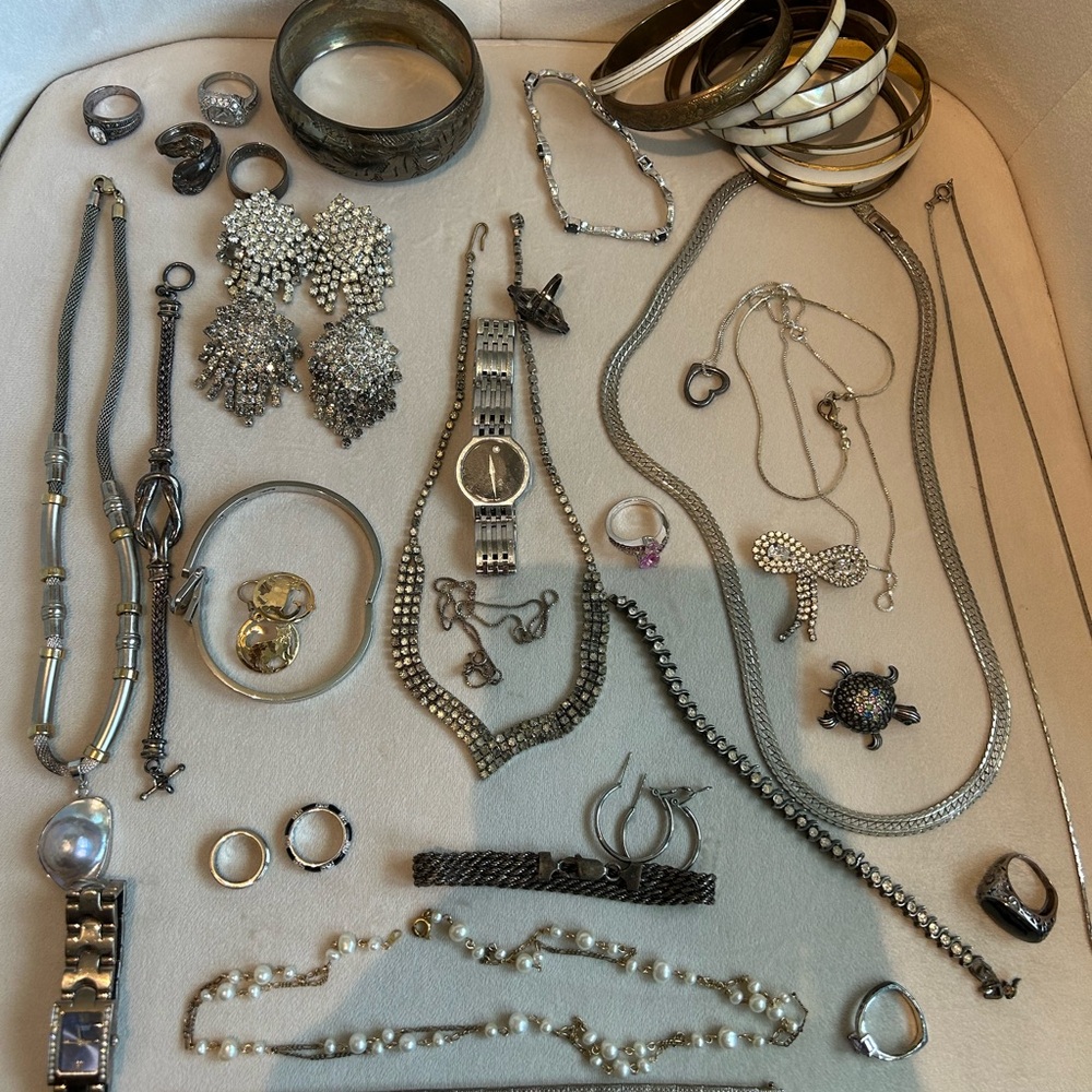 Lot of jewelry